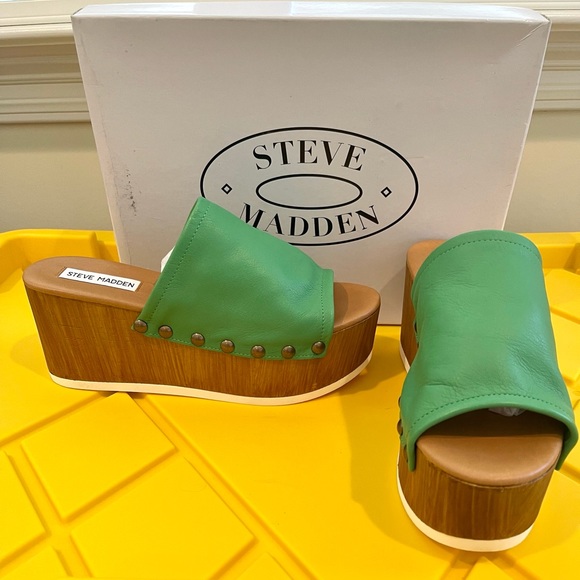NEW! Steve Madden Leather Studded Wedges - Picture 1 of 3